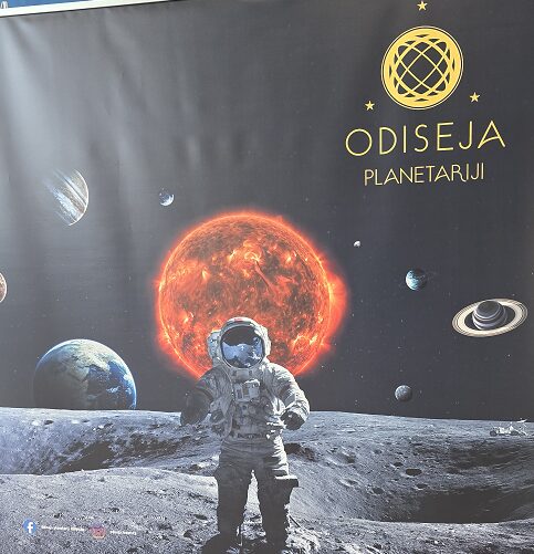 Svemirska avantura u OŠ Rovišće: Učenici OŠ Rovišće u mobilnom planetariju